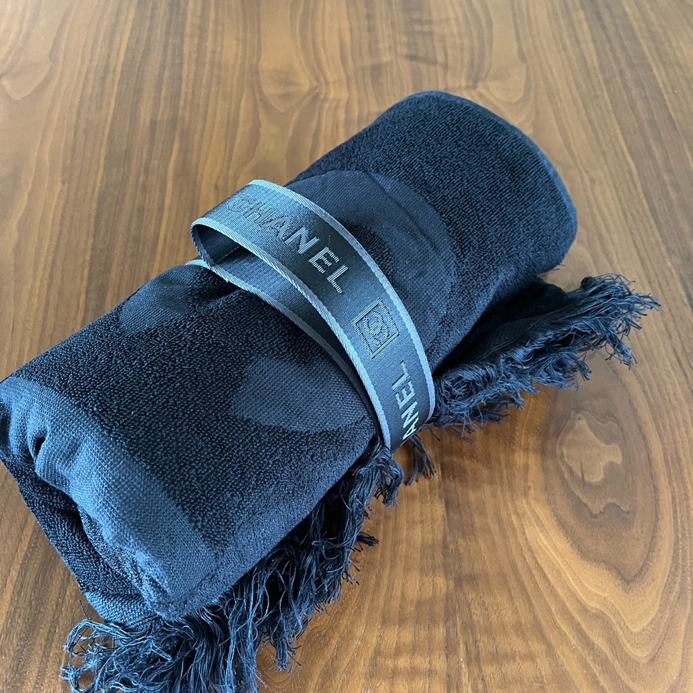Chanel Large Beach Towel (black) with handle